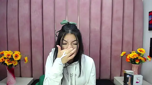 Snapshot of Poly_Sasha_ chatting on 03/18/25, 06:25 Poly Sasha online show from 03/18/25, 06:25