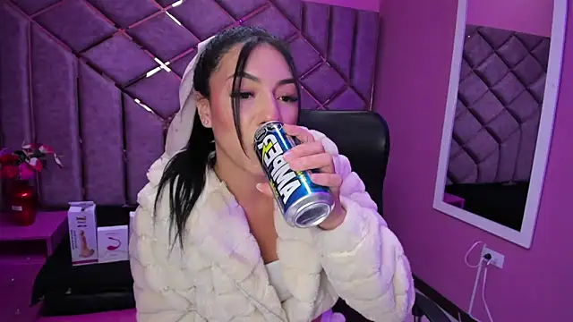 Snapshot of Poly_Sasha_ chatting on 10/03/25, 03:47 Poly Sasha online show from 10/03/25, 03:47