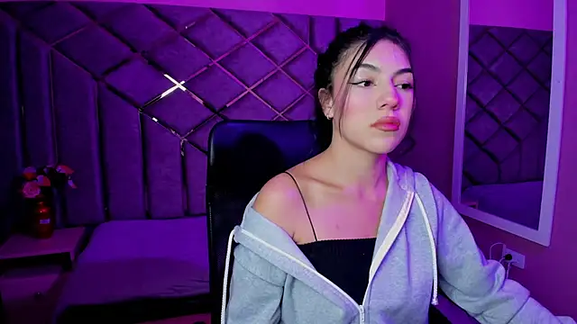 Snapshot of Poly_Sasha_ chatting on 11/21/25, 03:49 Poly Sasha online show from 11/21/25, 03:49