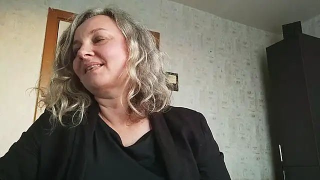 EdithManning online show from 05/04/26, 05:20