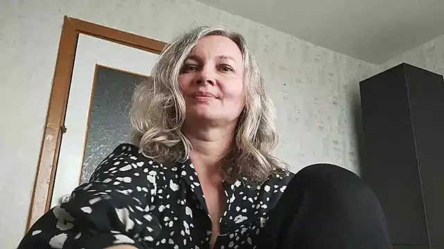 EdithManning online show from 05/09/26, 01:49