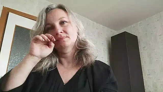 EdithManning online show from 05/17/26, 05:27