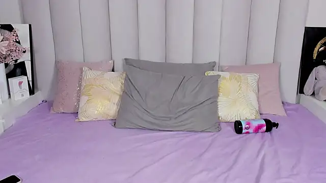 MiaKarlos online show from 04/06/26, 01:36