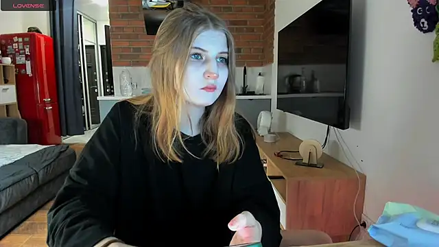 Snapshot of princessaalicc chatting on 02/08/25, 02:15 princessaalicc online show from 02/08/25, 02:15