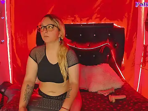 katieeandsharonn online show from 11/13/25, 03:00