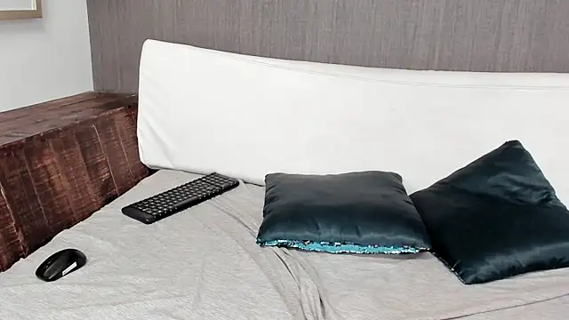 Snapshot of DRACARYSS_ chatting on 12/23/24, 01:13 DRACARYSS online show from 12/23/24, 01:13