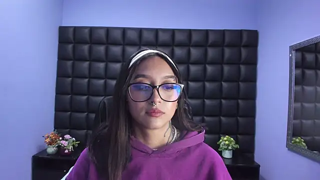 Miaa Thopmson online show from 12/20/25, 01:56