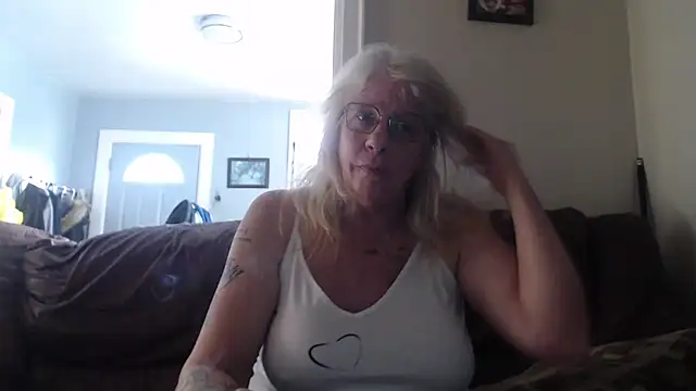 Snapshot of canadiancougar1965 chatting on 01/24/25, 08:11 canadiancougar1965 online show from 01/24/25, 08:11