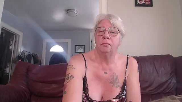 Snapshot of canadiancougar1965 chatting on 02/06/25, 09:28 canadiancougar1965 online show from 02/06/25, 09:28