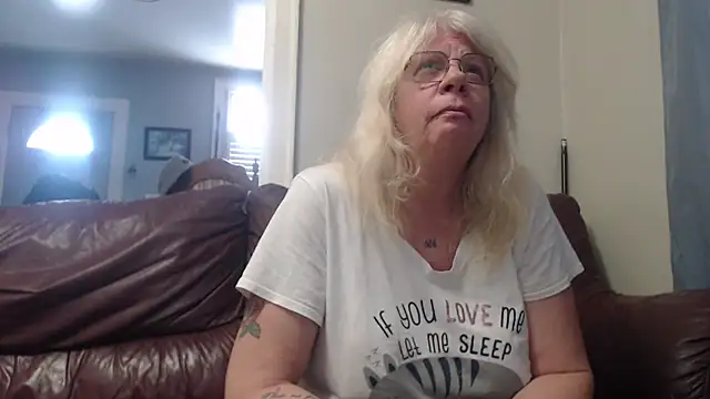 Snapshot of canadiancougar1965 chatting on 02/16/25, 04:42 canadiancougar1965 online show from 02/16/25, 04:42