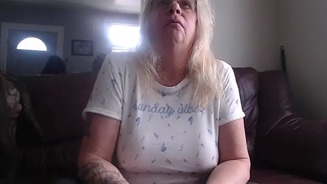 Snapshot of canadiancougar1965 chatting on 02/28/25, 07:56 canadiancougar1965 online show from 02/28/25, 07:56