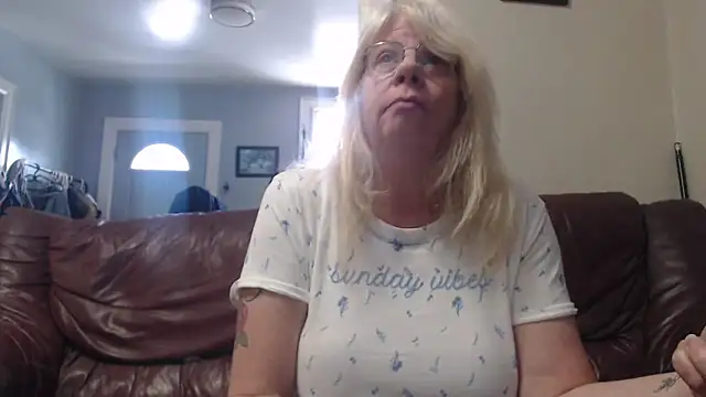 Snapshot of canadiancougar1965 chatting on 03/02/25, 02:21 canadiancougar1965 online show from 03/02/25, 02:21