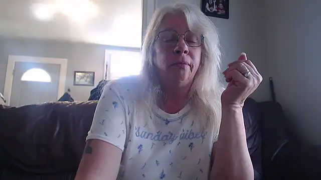 Snapshot of canadiancougar1965 chatting on 03/08/25, 01:03 canadiancougar1965 online show from 03/08/25, 01:03