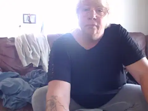 Snapshot of canadiancougar1965 chatting on 09/21/25, 02:08 canadiancougar1965 online show from 09/21/25, 02:08