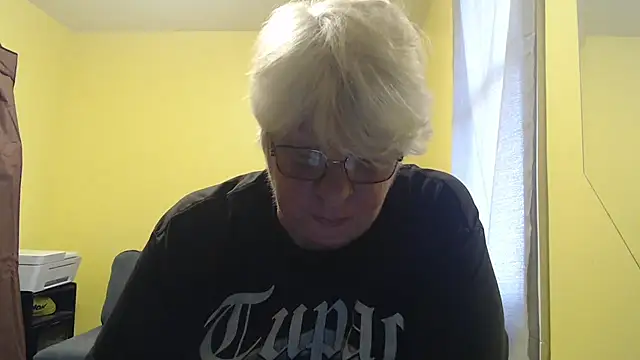 Snapshot of canadiancougar1965 chatting on 11/29/25, 01:47 canadiancougar1965 online show from 11/29/25, 01:47