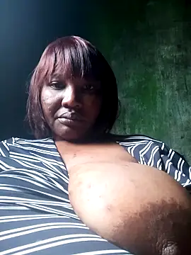 Snapshot of chubbydoll122 chatting on 09/27/25, 07:57 chubbydoll122 online show from 09/27/25, 07:57