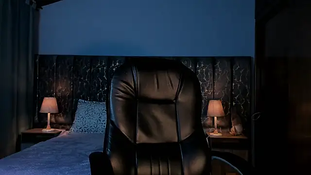 Snapshot of Lea_velle chatting on 12/22/25, 04:42 Lea velle online show from 12/22/25, 04:42