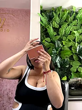 Snapshot of Lea_velle chatting on 01/06/26, 04:38 Lea velle online show from 01/06/26, 04:38