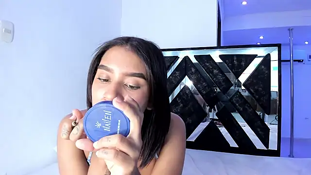 Snapshot of Fernanda_brown18 chatting on 02/12/25, 10:04 Fernanda brown18 online show from 02/12/25, 10:04