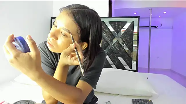 Snapshot of Fernanda_brown18 chatting on 02/13/25, 01:26 Fernanda brown18 online show from 02/13/25, 01:26