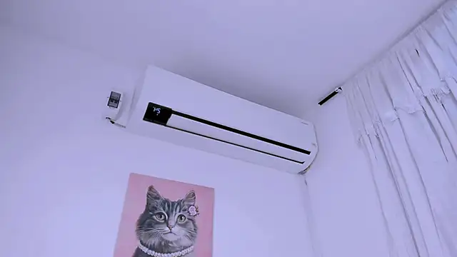 Snapshot of Fernanda_brown18 chatting on 09/18/25, 09:17 Fernanda brown18 online show from 09/18/25, 09:17