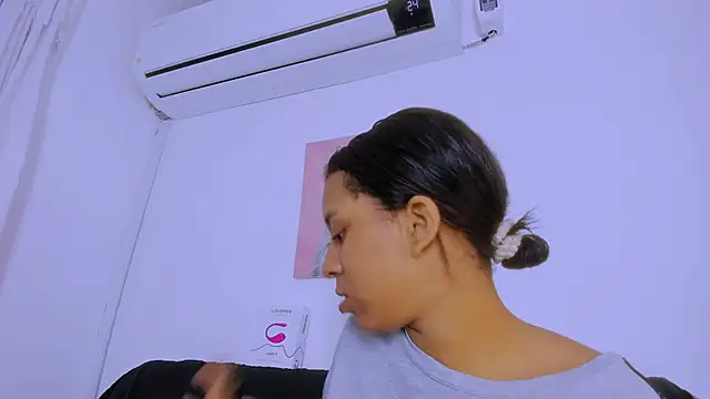 Snapshot of Fernanda_brown18 chatting on 09/25/25, 08:23 Fernanda brown18 online show from 09/25/25, 08:23