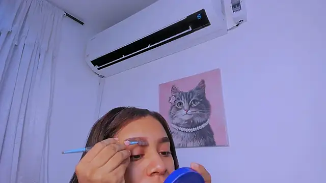 Snapshot of Fernanda_brown18 chatting on 09/27/25, 08:14 Fernanda brown18 online show from 09/27/25, 08:14