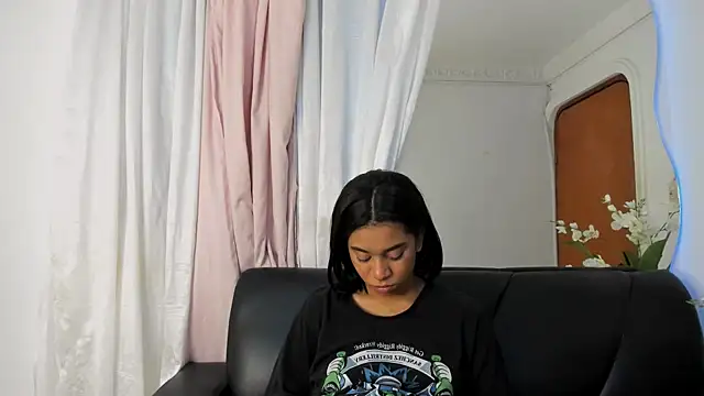 Snapshot of Fernanda_brown18 chatting on 11/26/25, 08:04 Fernanda brown18 online show from 11/26/25, 08:04