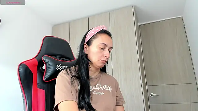 Snapshot of gracekelly12 chatting on 11/25/25, 01:00 gracekelly12 online show from 11/25/25, 01:00