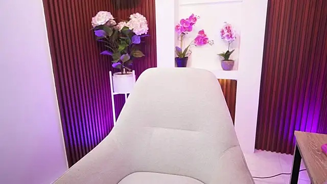 CattleyaScaly online show from 09/18/25, 07:49