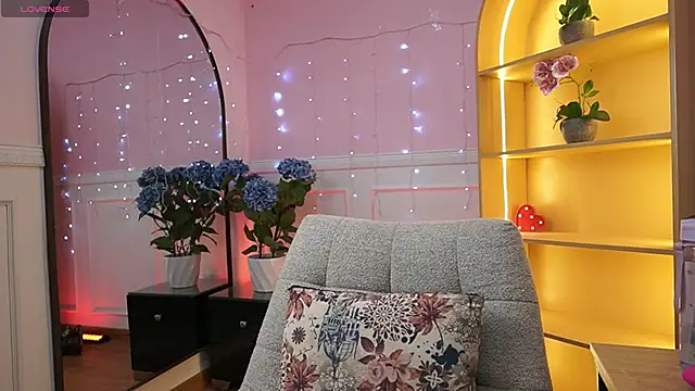 CattleyaScaly online show from 11/29/25, 08:01