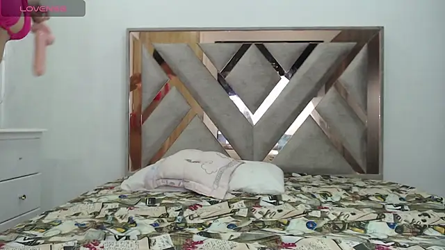 CorinaSmith28 online show from 04/13/26, 09:31