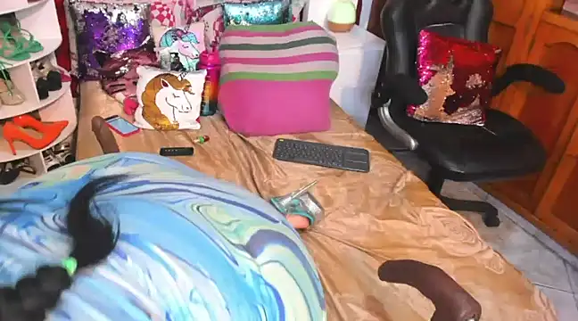 Snapshot of larafoxter chatting on 12/07/24, 03:25 larafoxter online show from 12/07/24, 03:25