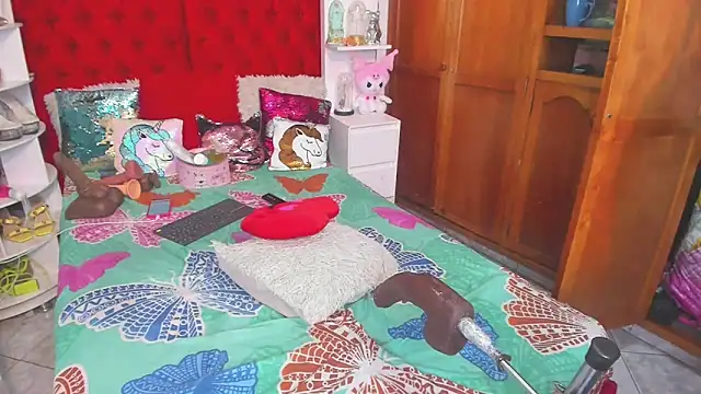 Snapshot of larafoxter chatting on 03/13/25, 11:16 larafoxter online show from 03/13/25, 11:16