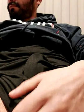 Snapshot of Achraf_walk chatting on 12/21/25, 12:40 Achraf walk online show from 12/21/25, 12:40