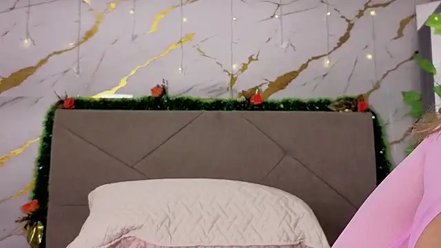 agatha 97  online show from 12/04/25, 03:16