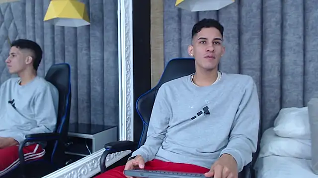 Snapshot of JakeMoxley chatting on 02/05/25, 12:49 JakeMoxley online show from 02/05/25, 12:49