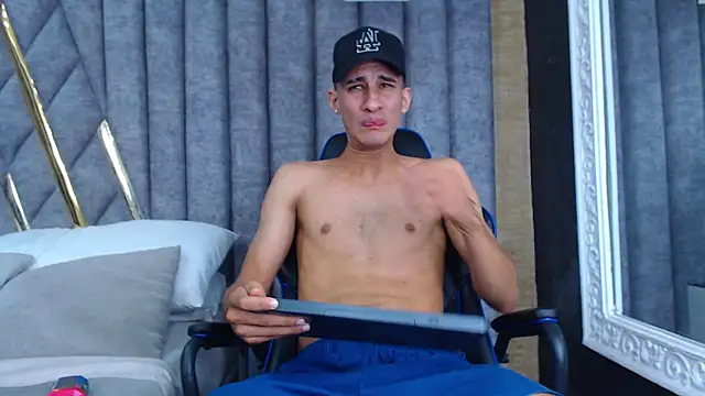 Snapshot of JakeMoxley chatting on 03/10/25, 09:43 JakeMoxley online show from 03/10/25, 09:43