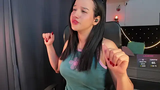 Snapshot of emilyrouxe chatting on 01/05/25, 03:13 emilyrouxe online show from 01/05/25, 03:13