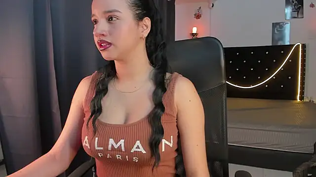 Snapshot of emilyrouxe chatting on 01/10/25, 03:06 emilyrouxe online show from 01/10/25, 03:06