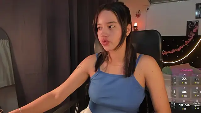 Snapshot of emilyrouxe chatting on 02/09/25, 04:07 emilyrouxe online show from 02/09/25, 04:07