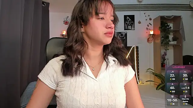 Snapshot of emilyrouxe chatting on 03/04/25, 03:04 emilyrouxe online show from 03/04/25, 03:04