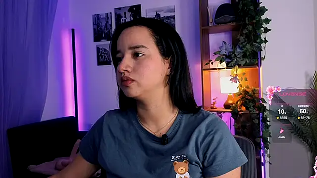 Snapshot of emilyrouxe chatting on 09/12/25, 03:56 emilyrouxe online show from 09/12/25, 03:56