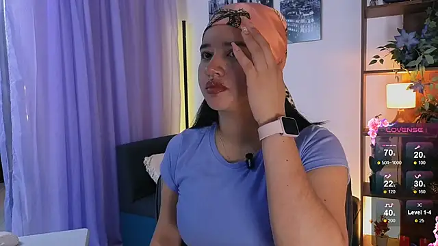 Snapshot of emilyrouxe chatting on 09/18/25, 02:41 emilyrouxe online show from 09/18/25, 02:41