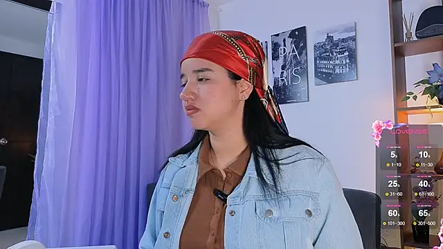 Snapshot of emilyrouxe chatting on 09/20/25, 01:56 emilyrouxe online show from 09/20/25, 01:56