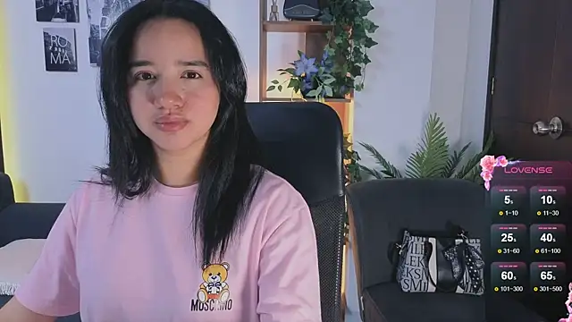 Snapshot of emilyrouxe chatting on 09/23/25, 01:58 emilyrouxe online show from 09/23/25, 01:58