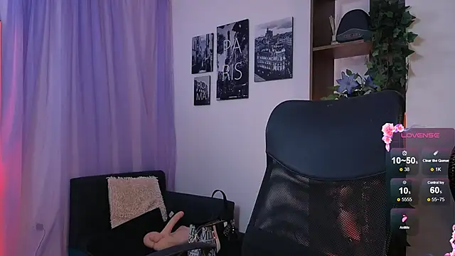 Snapshot of emilyrouxe chatting on 09/25/25, 03:27 emilyrouxe online show from 09/25/25, 03:27