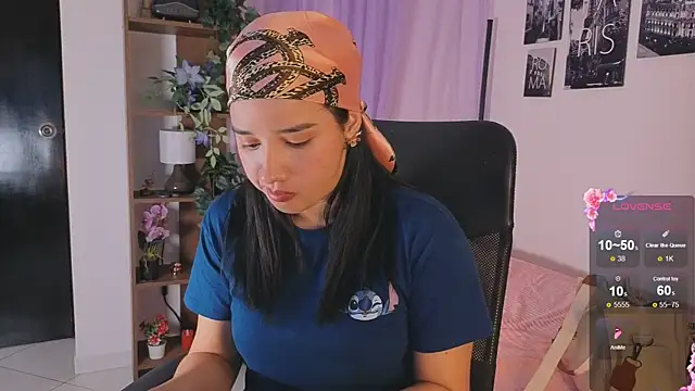 Snapshot of emilyrouxe chatting on 09/29/25, 03:39 emilyrouxe online show from 09/29/25, 03:39