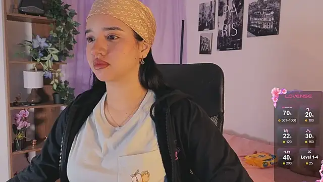 Snapshot of emilyrouxe chatting on 09/30/25, 03:17 emilyrouxe online show from 09/30/25, 03:17