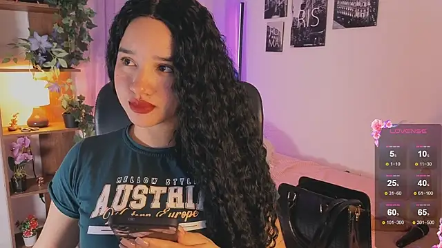 Snapshot of emilyrouxe chatting on 10/04/25, 02:26 emilyrouxe online show from 10/04/25, 02:26